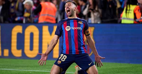جوردي ألبا يغادر برشلونة في نهاية الموسم